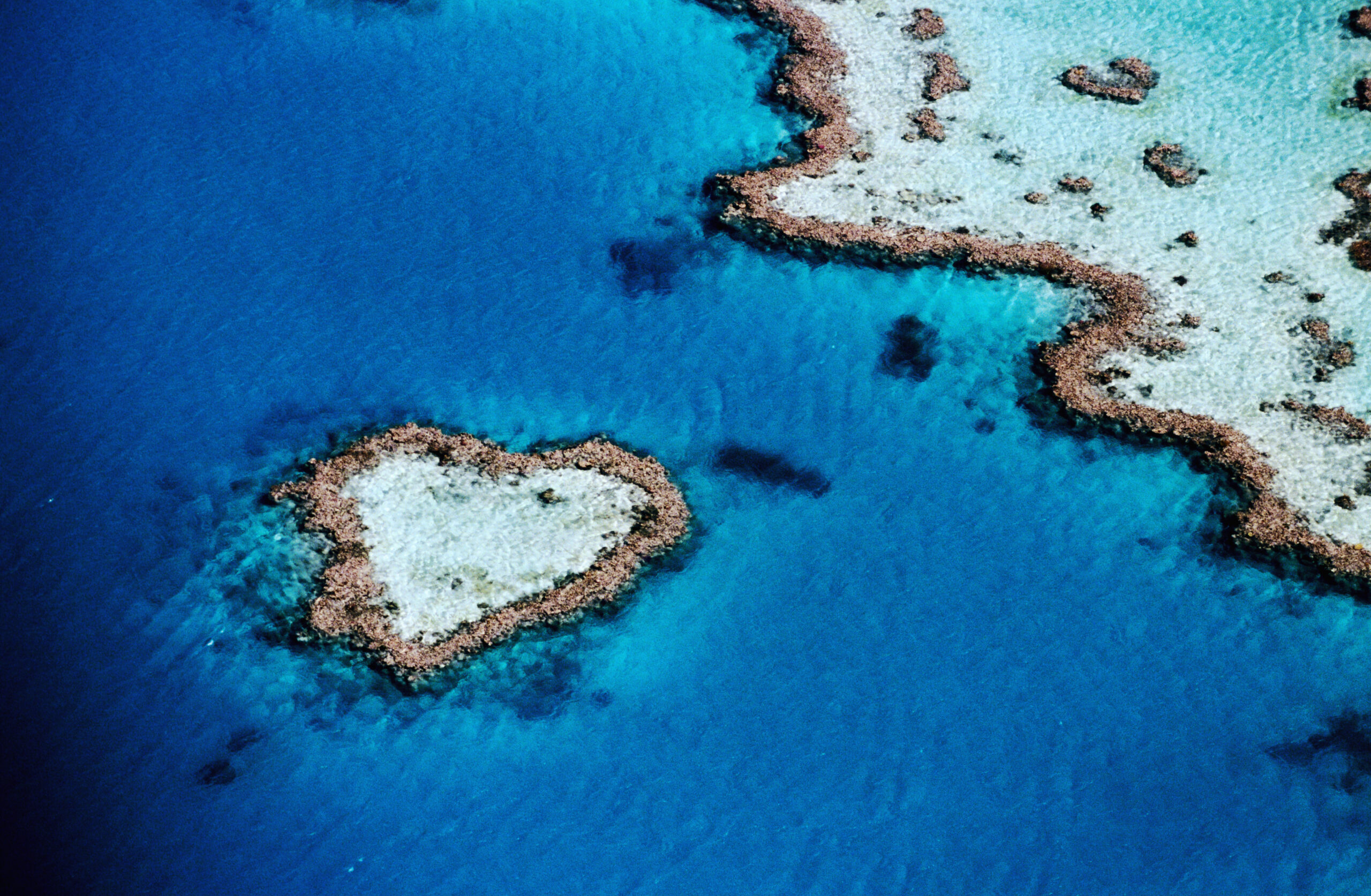 Break heart island. Сердечный риф Квинсленд Австралия. Большой Барьерный риф Квинсленд. Большой Барьерный риф сердце. Риф в форме сердца, Квинсленд.