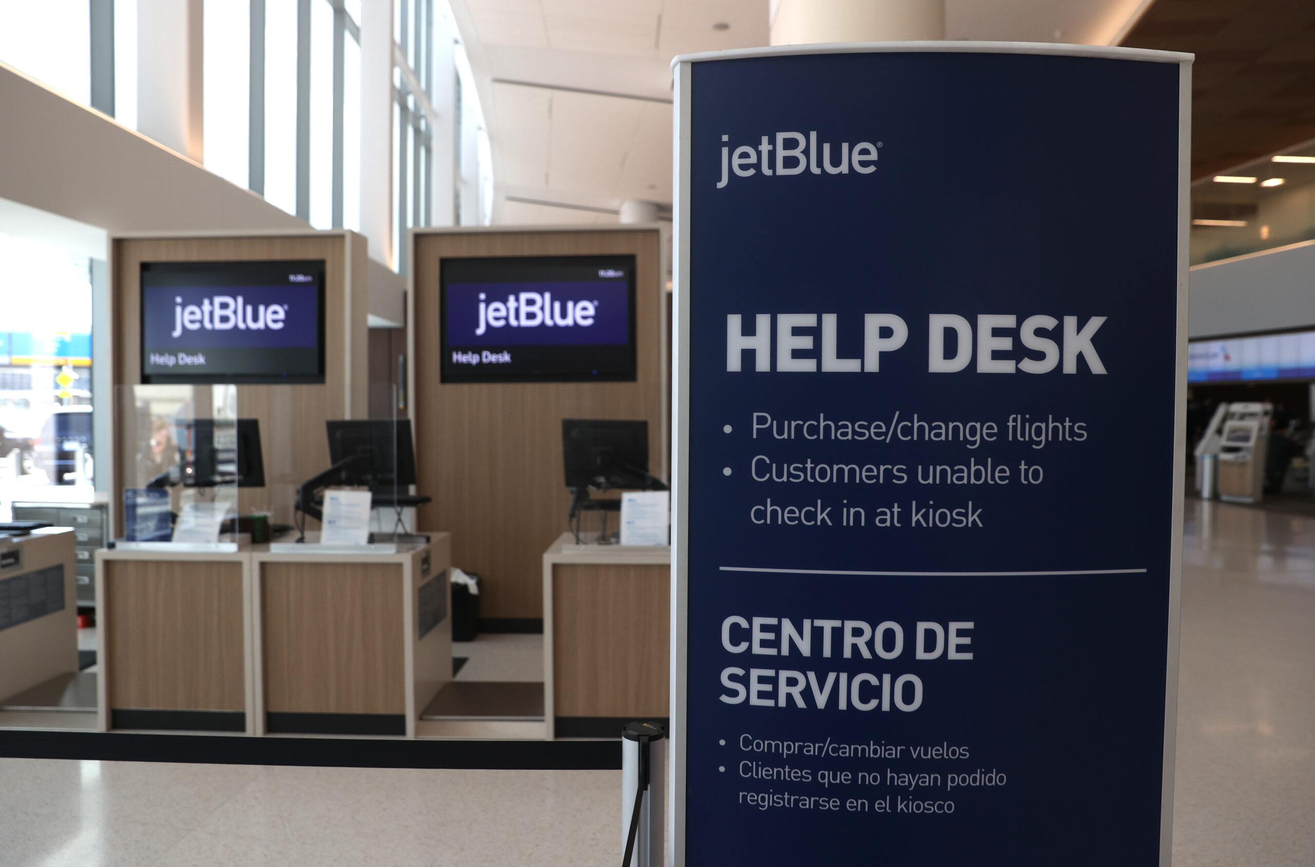 Drunk JetBlue pilot pulled off flight at Buffalo airport, was 4